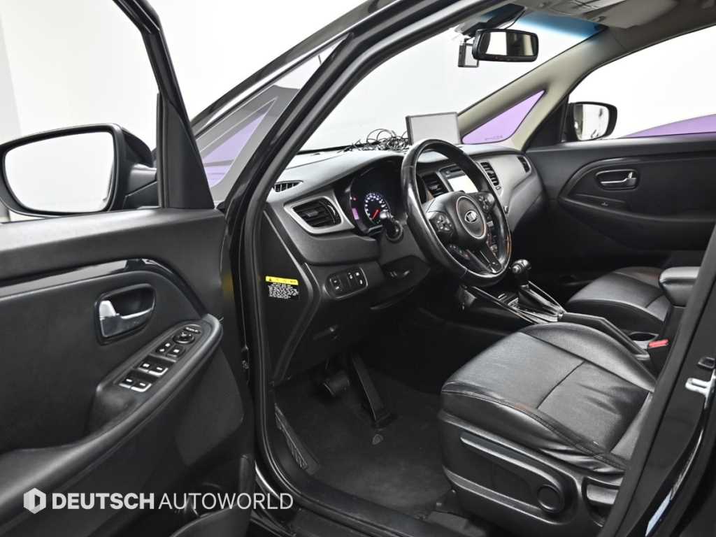 KIA Carens - Vista 11