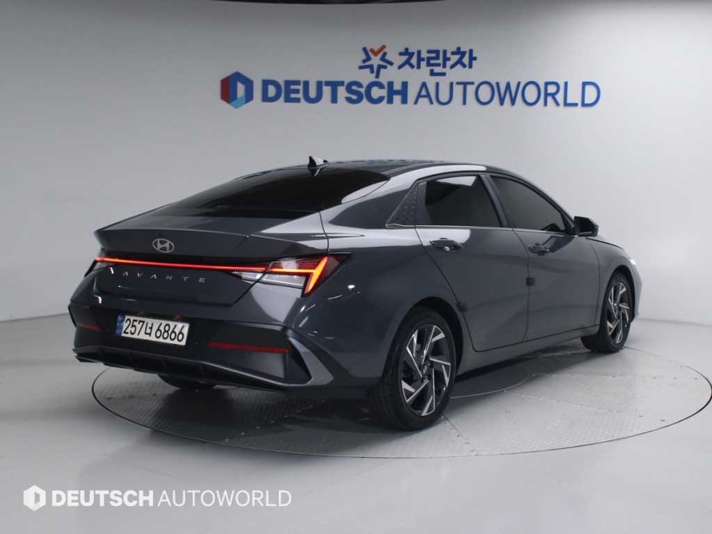 HYUNDAI Avante - Vista 2