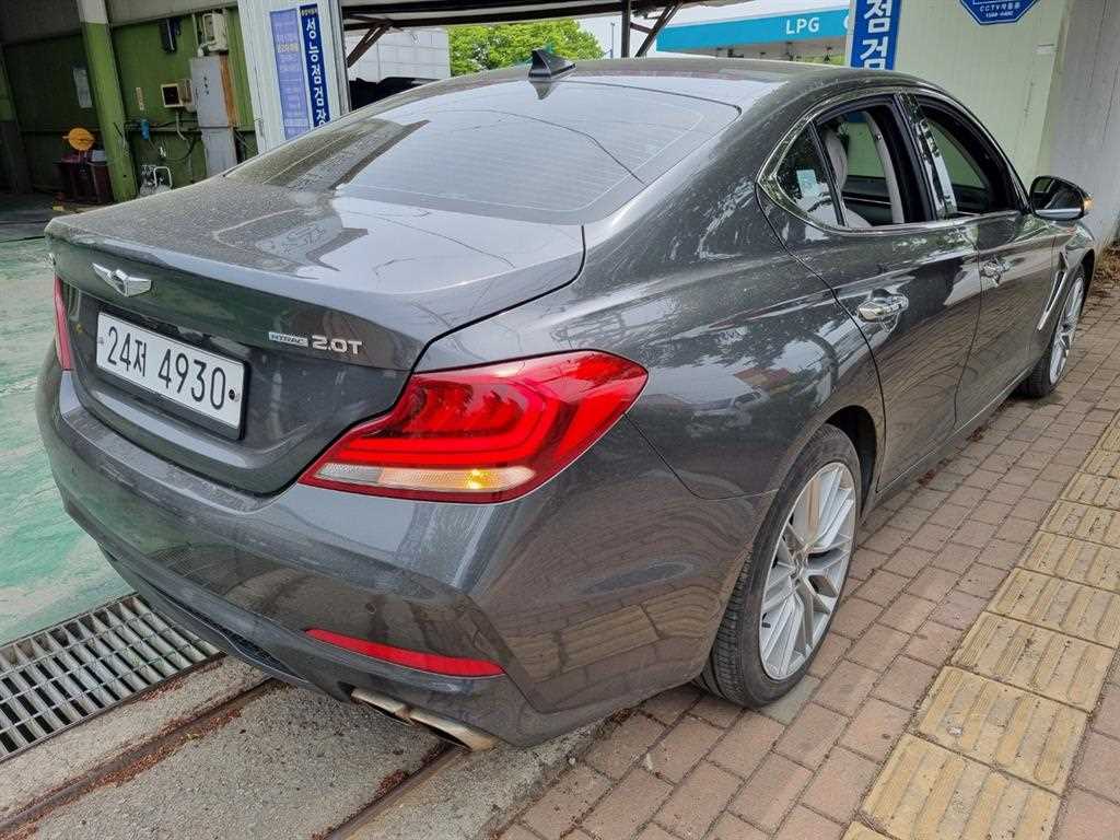 Genesis G70 - Vista 3