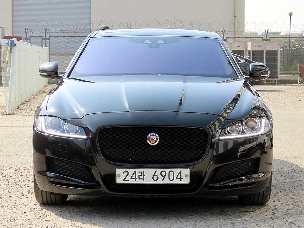 Jaguar XF 2017 Negro - Importación desde Corea - HF Imports Iquique - Foto 1