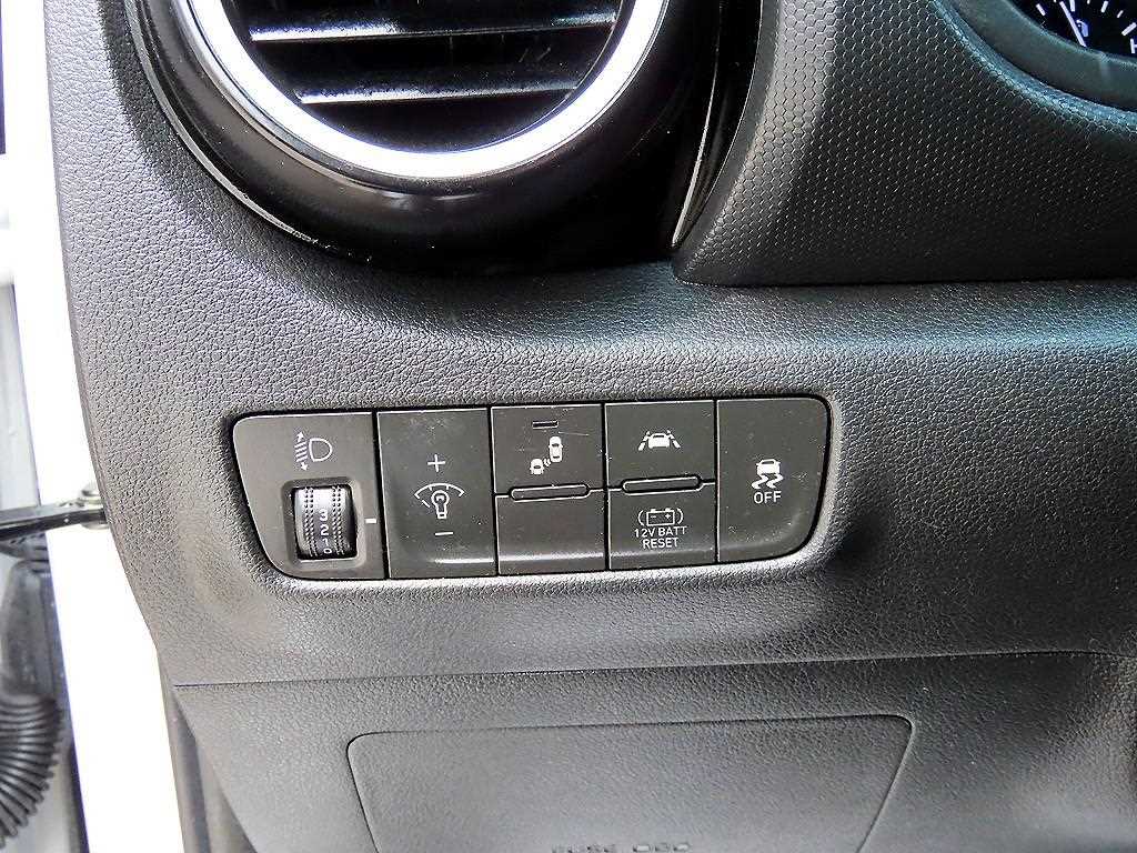 HYUNDAI Kona - Vista 12