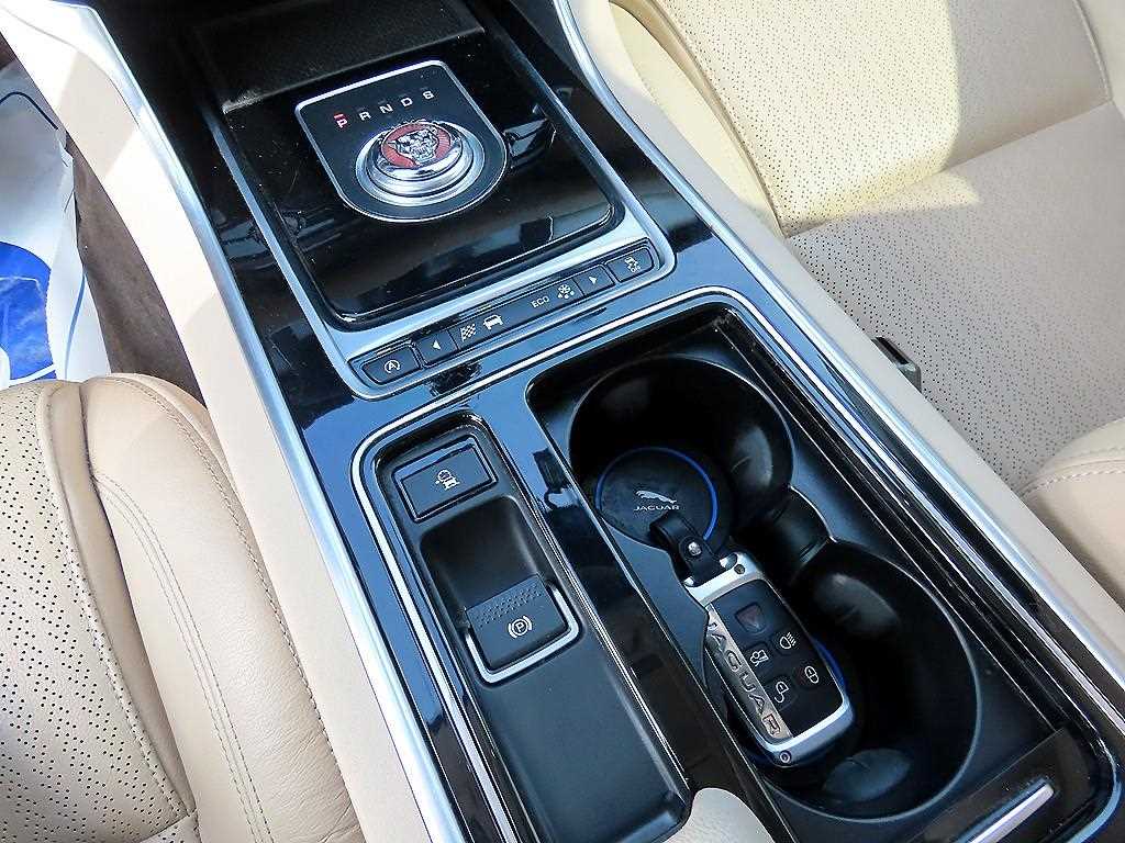 Jaguar XF - Vista 11