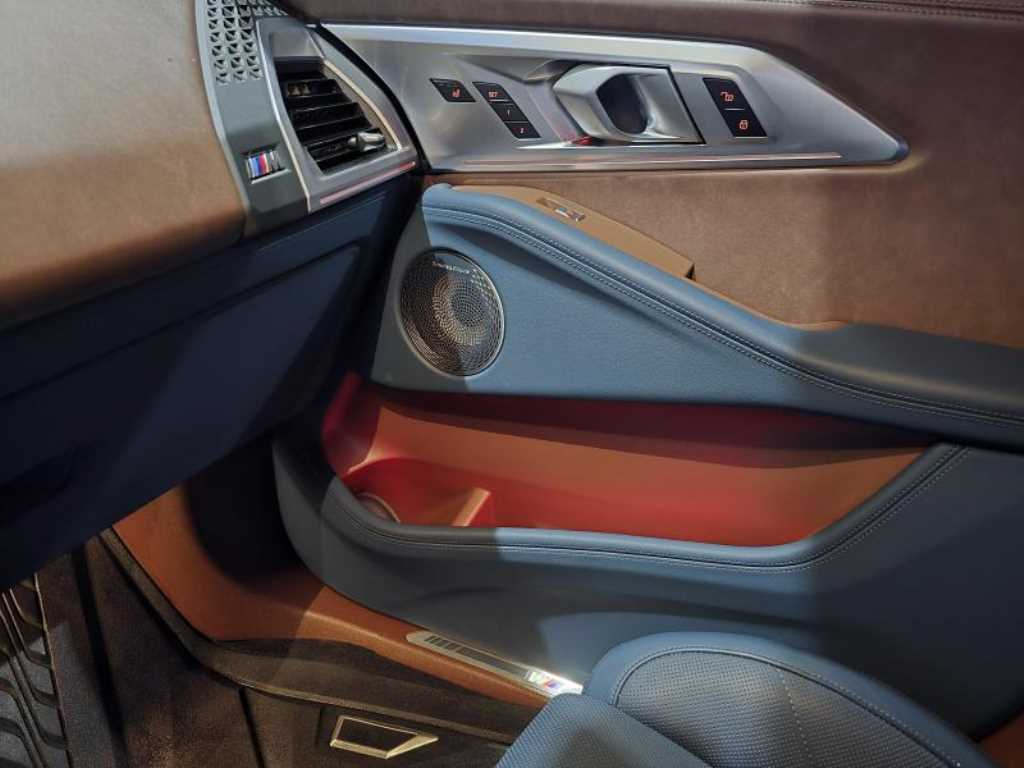 BMW XM - Vista 10