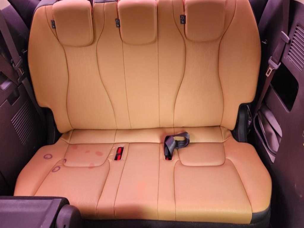 KIA Carnival - Vista 8