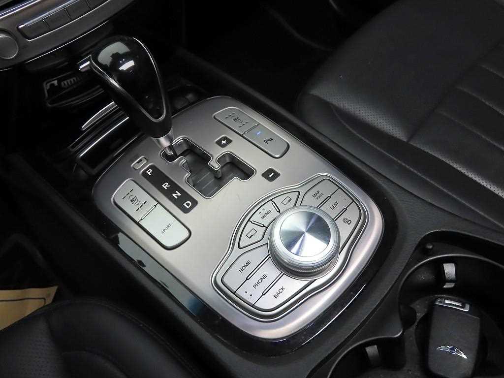 HYUNDAI Genesis - Vista 10