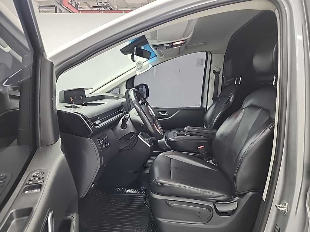 HYUNDAI Staria - Vista 11