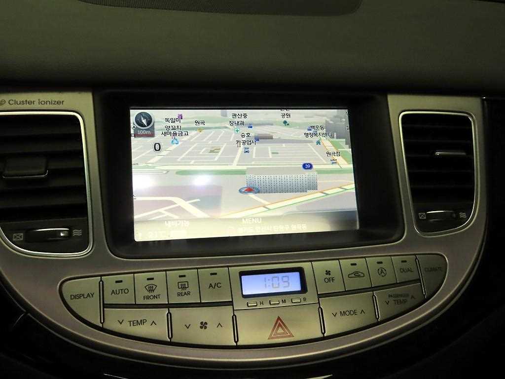 HYUNDAI Genesis - Vista 8
