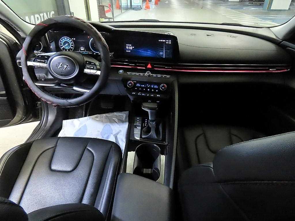 HYUNDAI Avante - Vista 10