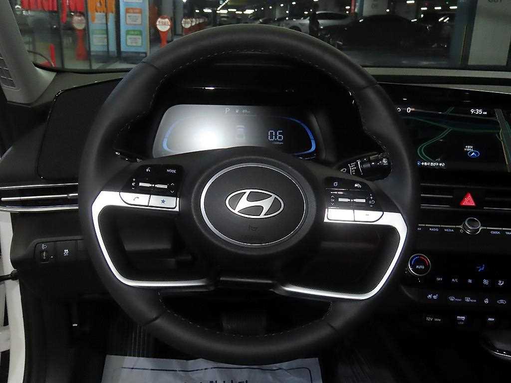 HYUNDAI Avante - Vista 8