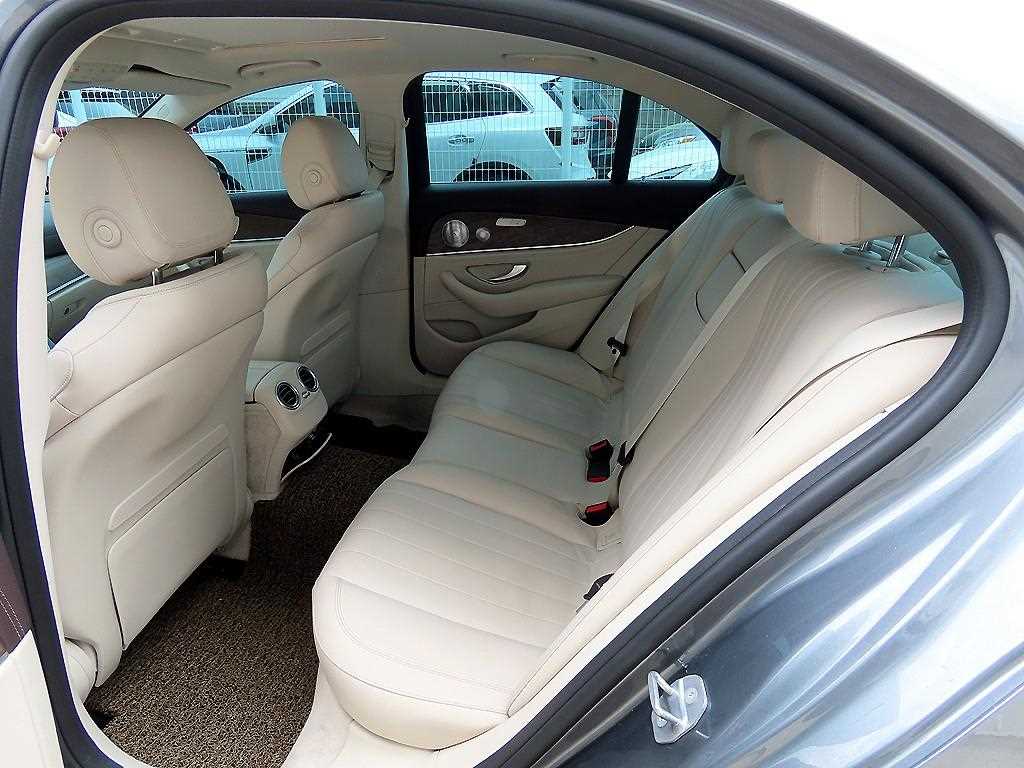Mercedes Benz E class - Vista 7
