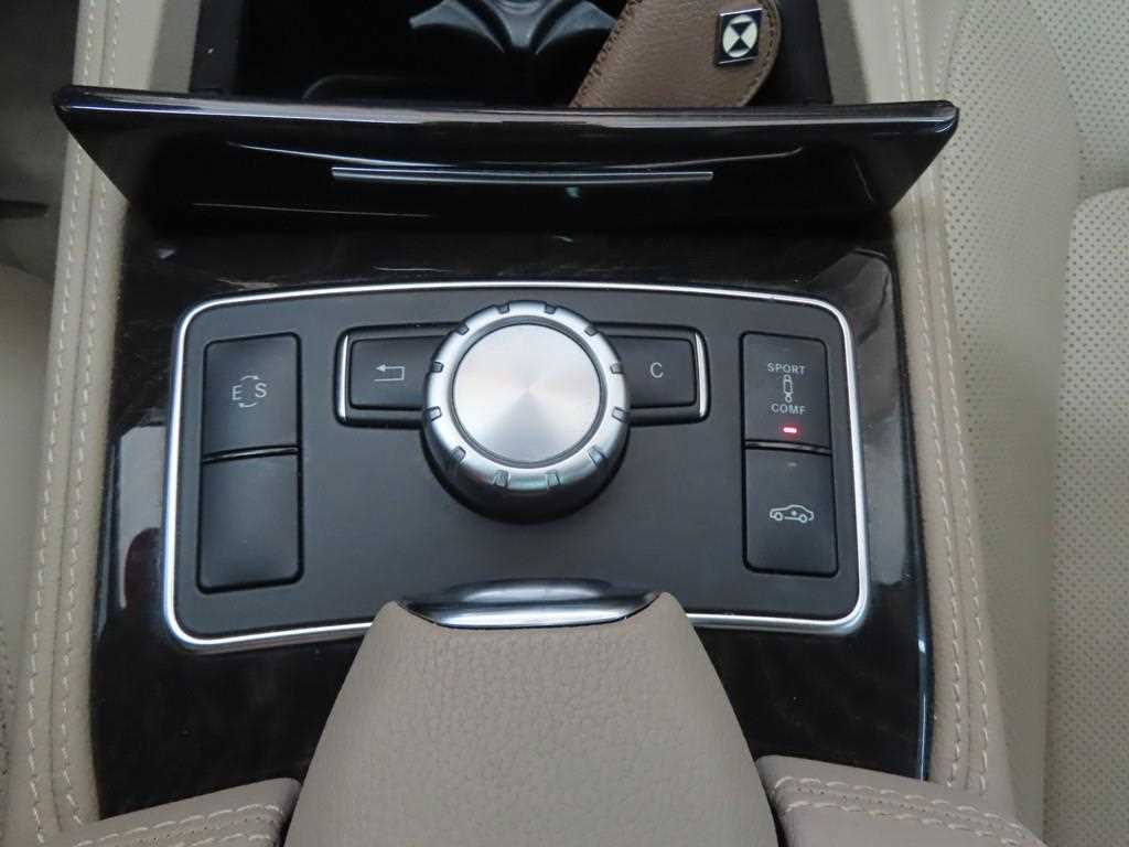 Mercedes Benz CLS Class - Vista 12
