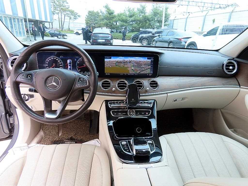 Mercedes Benz E class 2018 Gris - Importación desde Corea - HF Imports Iquique - Foto 1