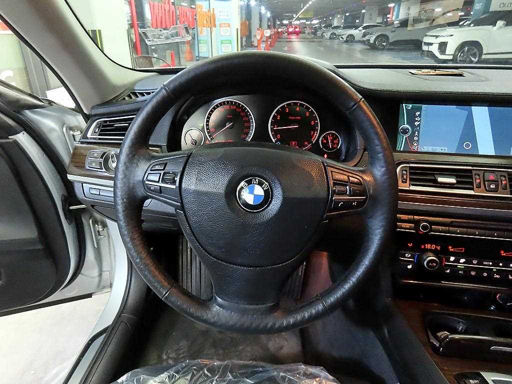 BMW 7 Series - Vista 8