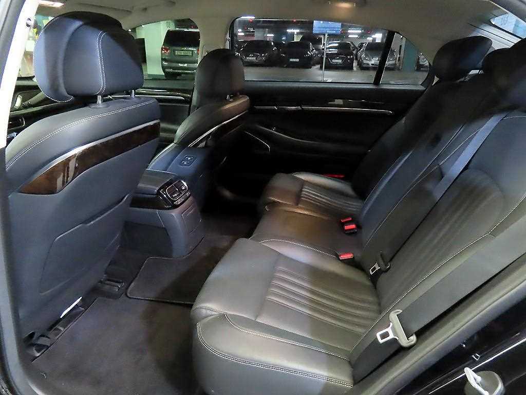 Genesis G90 - Vista 7