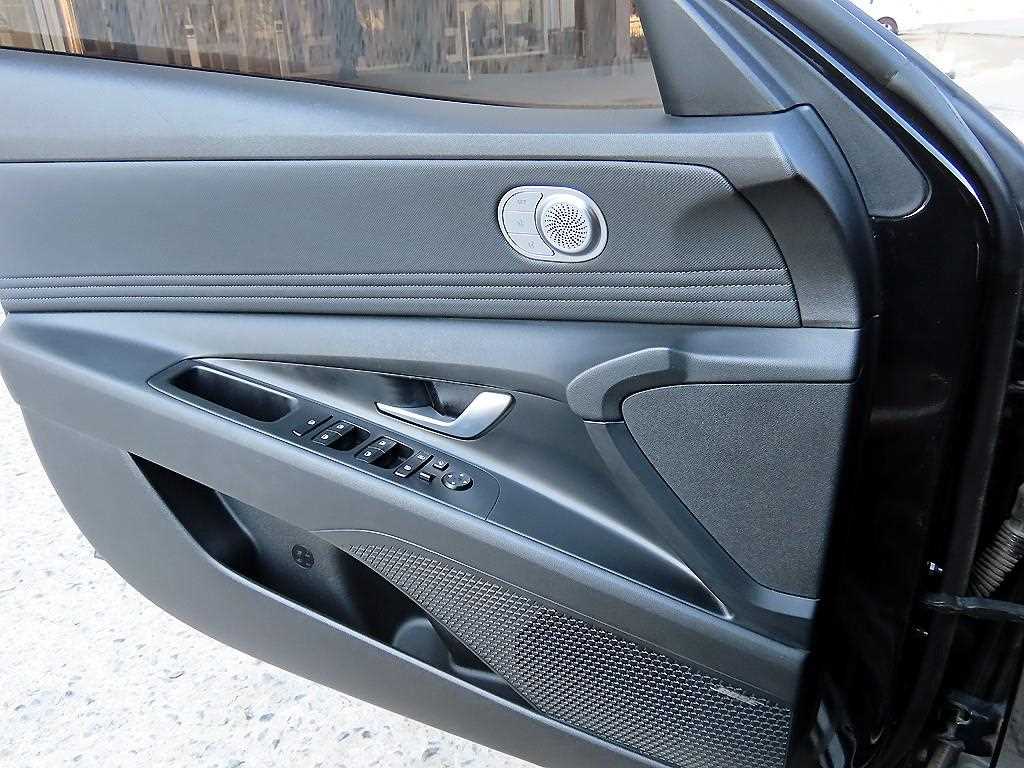 HYUNDAI Avante - Vista 11