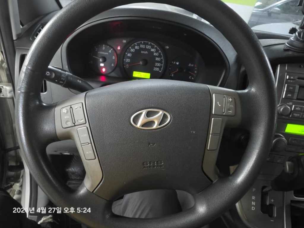 HYUNDAI Starex - Vista 6