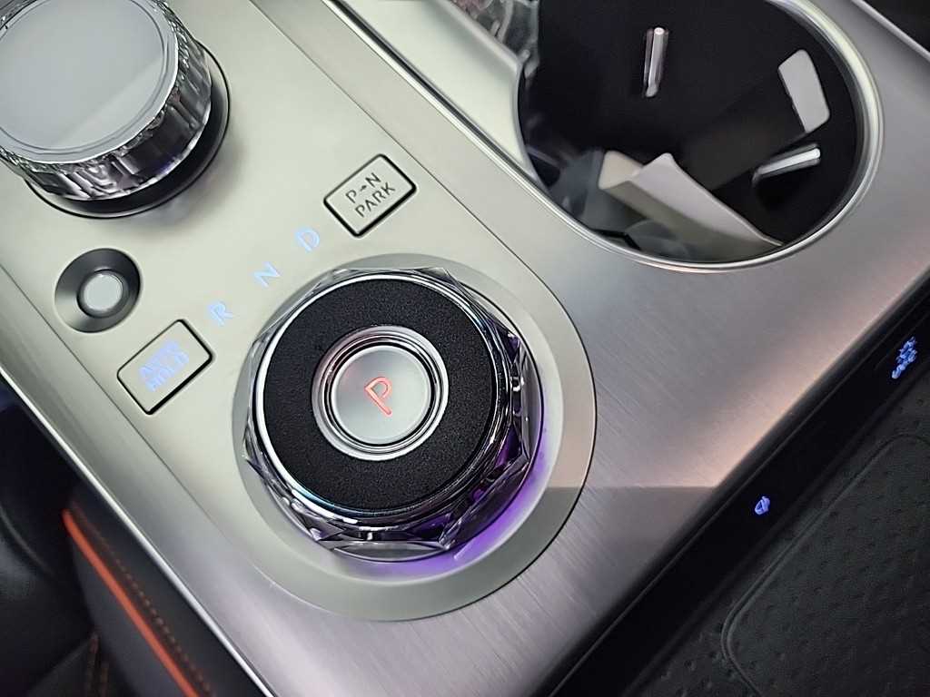 Genesis GV70 - Vista 8