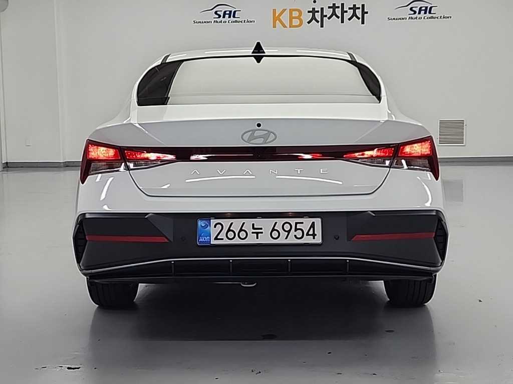 HYUNDAI Avante - Vista 3