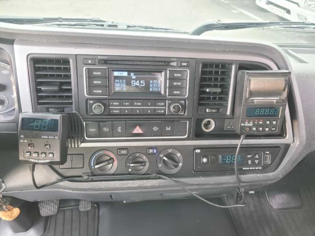 medium and large cargo truck - Vista 11