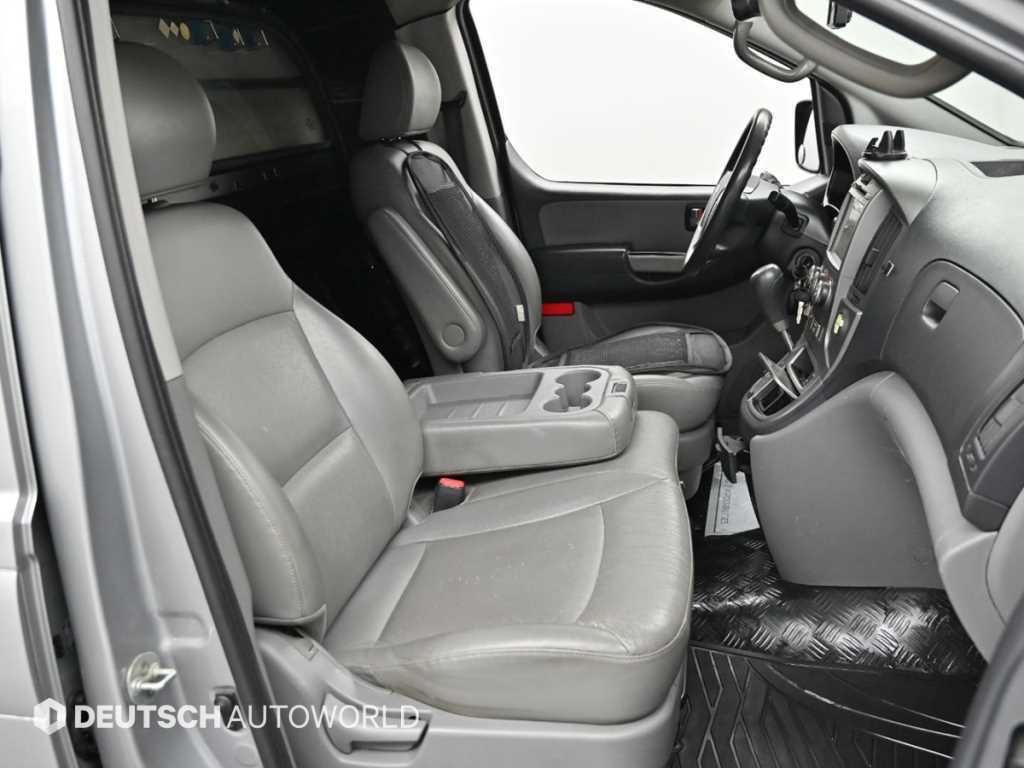 HYUNDAI Starex - Vista 12