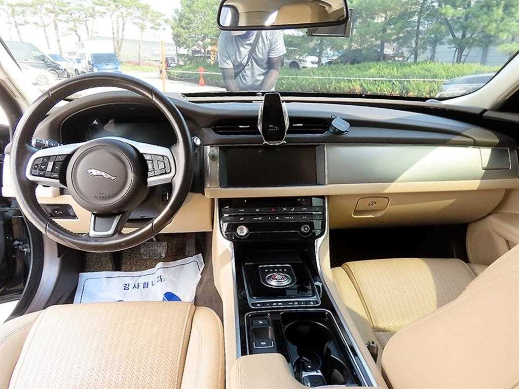 Jaguar XF - Vista 7