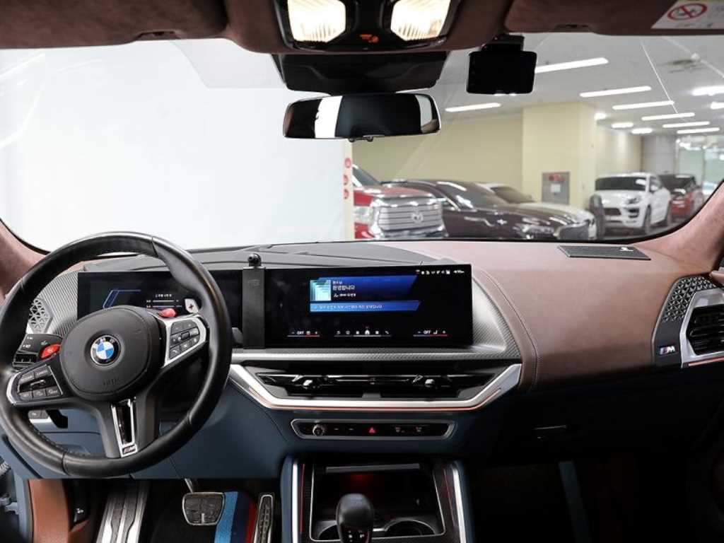 BMW XM - Vista 11