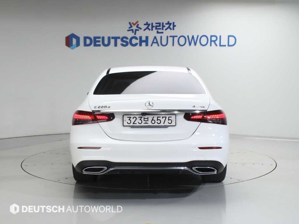 Mercedes Benz E class - Vista 4