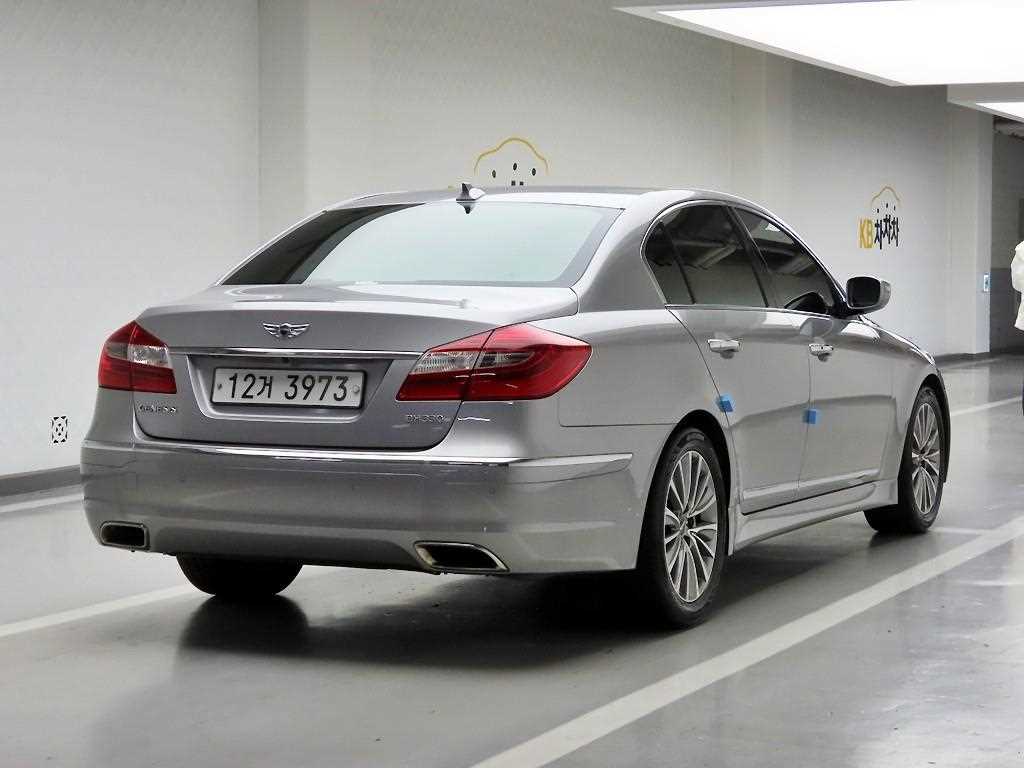 HYUNDAI Genesis - Vista 4