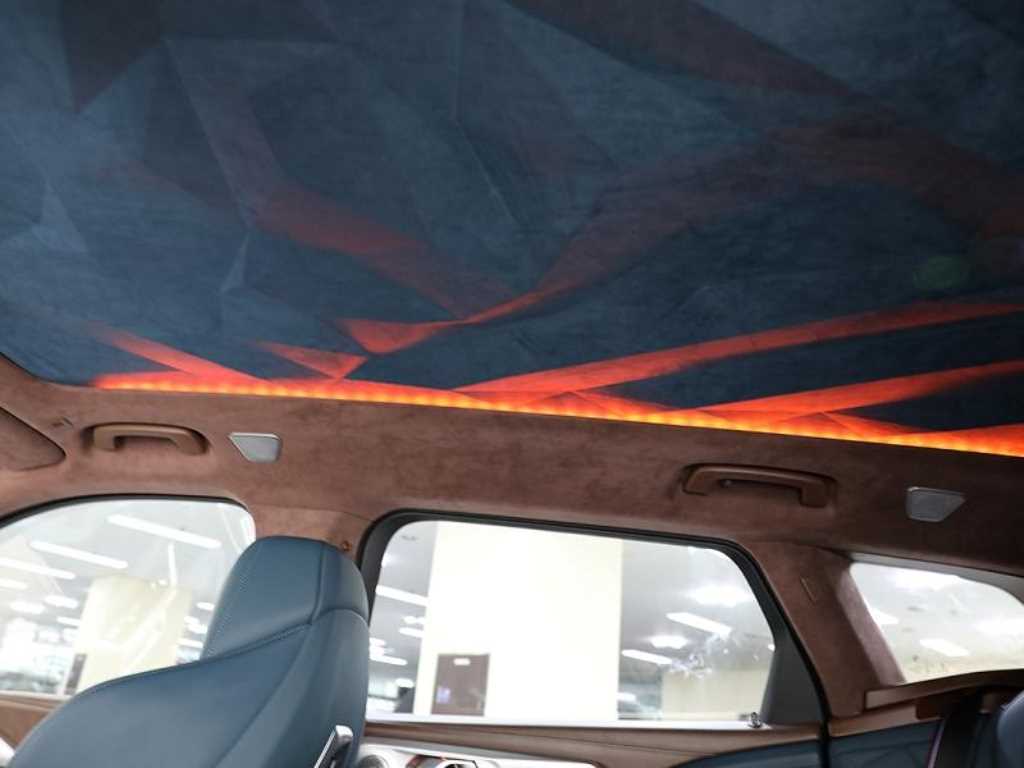 BMW XM - Vista 8