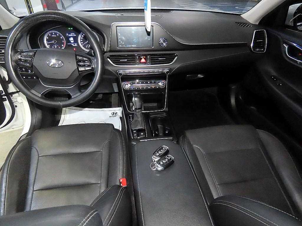 HYUNDAI Grandeur - Vista 10