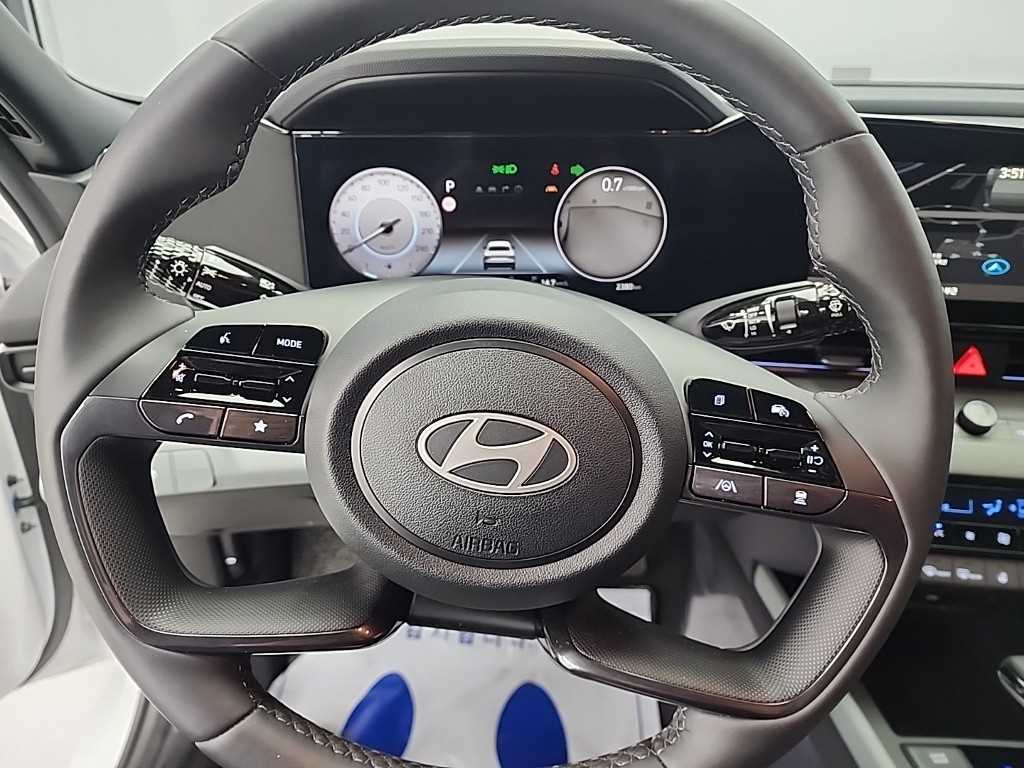 HYUNDAI Avante - Vista 9