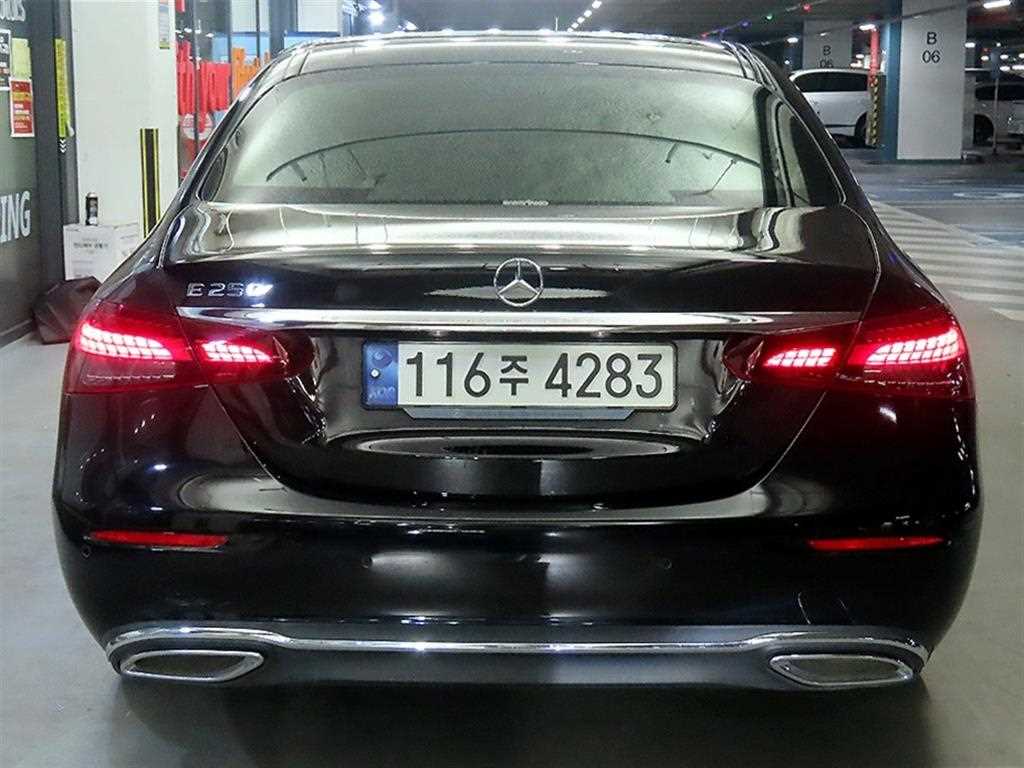 Mercedes Benz E class - Vista 5