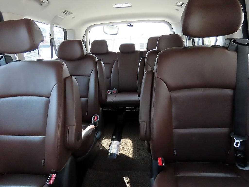 HYUNDAI Starex - Vista 7