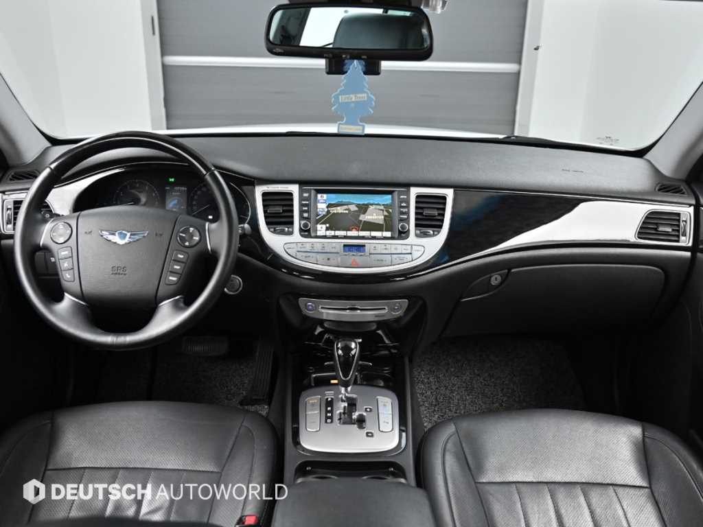 HYUNDAI Genesis - Vista 7