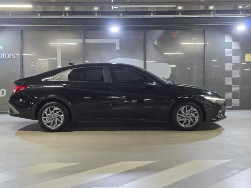 HYUNDAI Avante - Vista 3