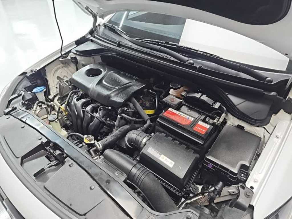 HYUNDAI Avante 2018 Blanco - Importación desde Corea - HF Imports Iquique - Foto 17