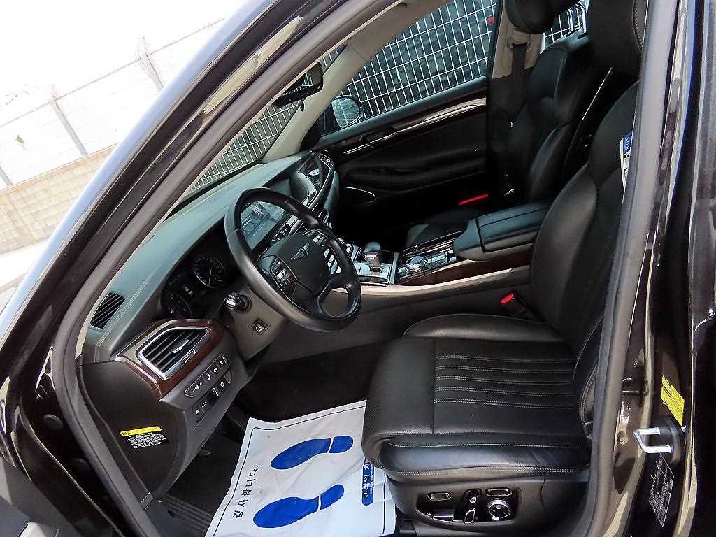 Genesis EQ900 - Vista 5