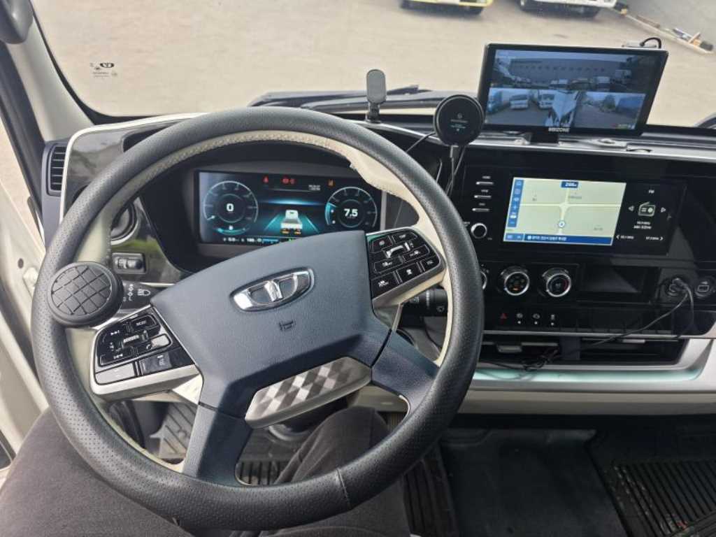 medium and large cargo truck - Vista 12