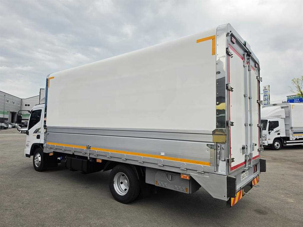 medium and large cargo truck - Vista 6