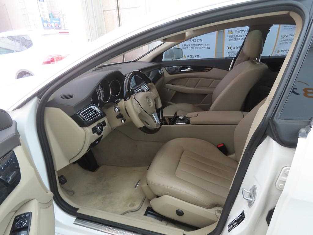 Mercedes Benz CLS Class - Vista 5