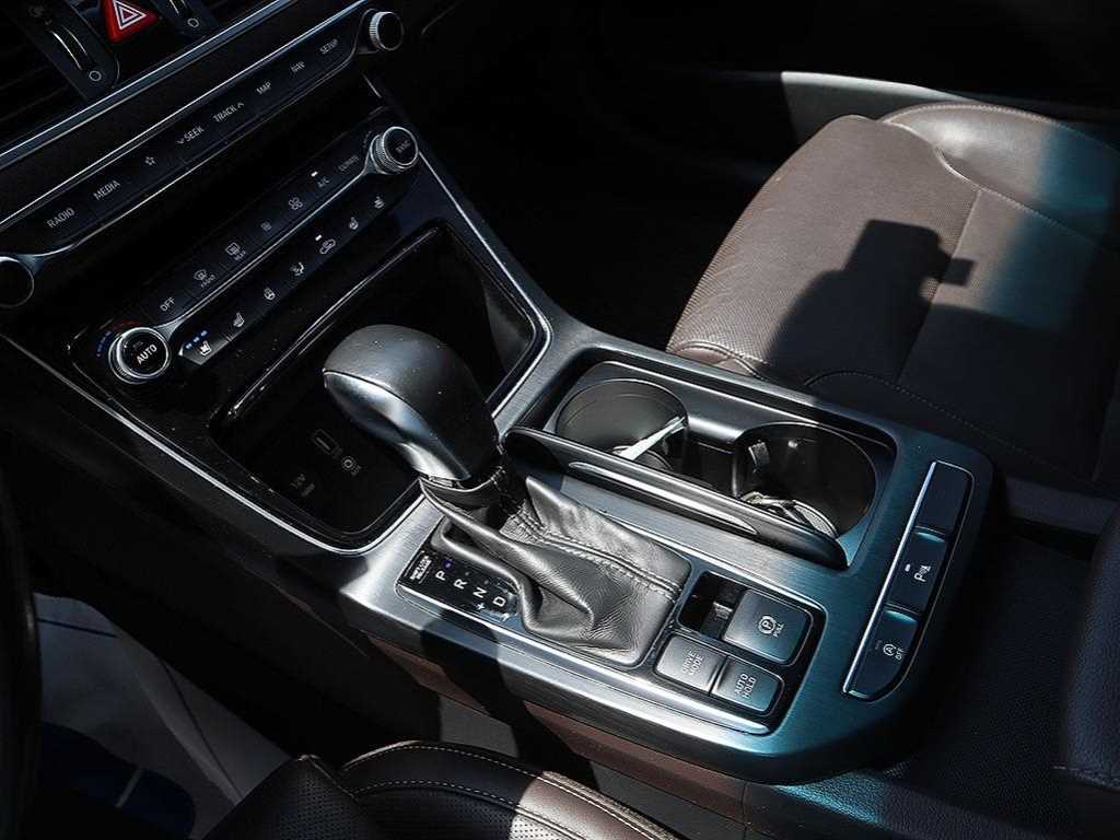 HYUNDAI Grandeur - Vista 12