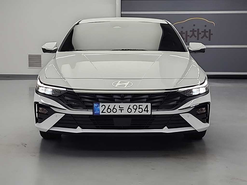 HYUNDAI Avante - Vista 2