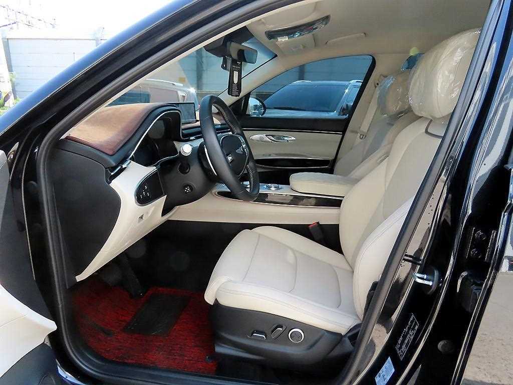 Genesis GV70 - Vista 5