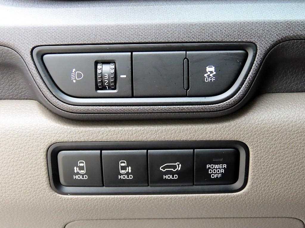KIA Carnival - Vista 12