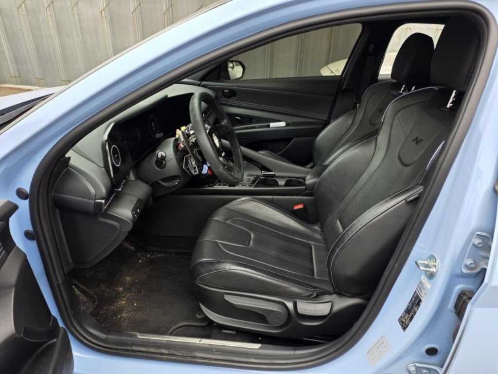 HYUNDAI Avante - Vista 3