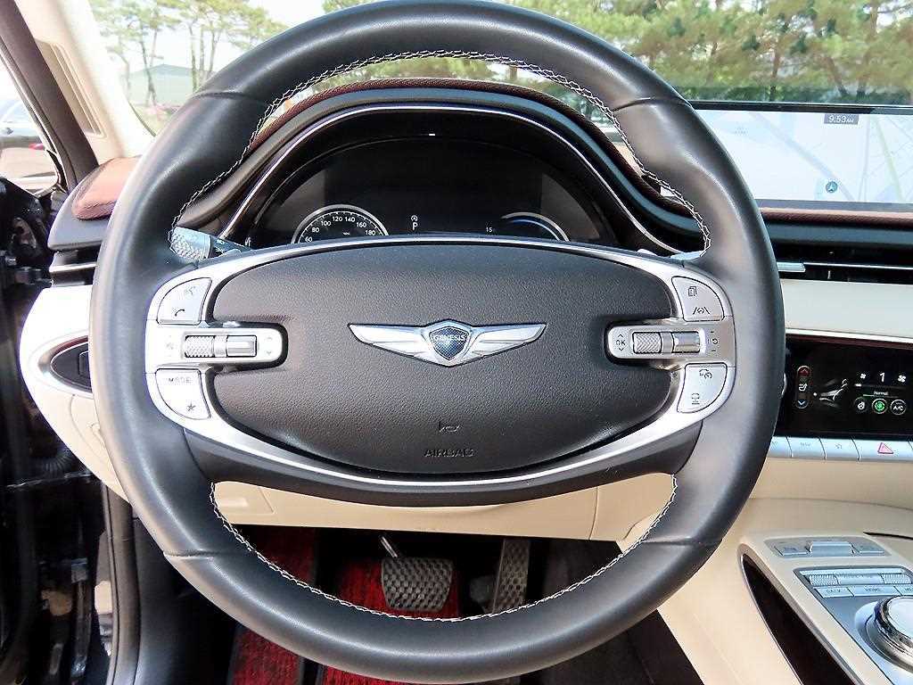 Genesis GV70 - Vista 8