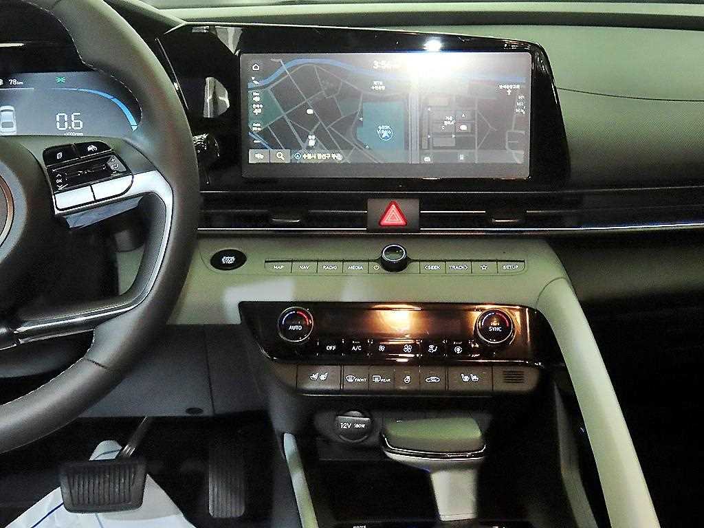 HYUNDAI Avante - Vista 11