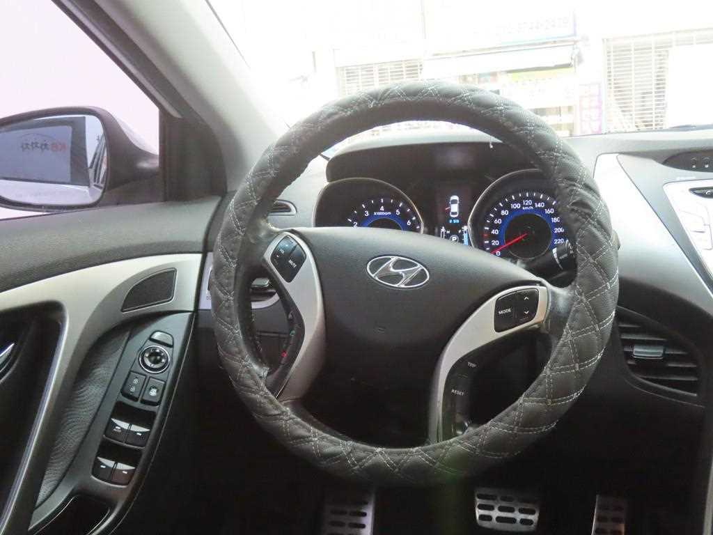 HYUNDAI Avante 2011 Blanco - Importación desde Corea - HF Imports Iquique - Foto 17