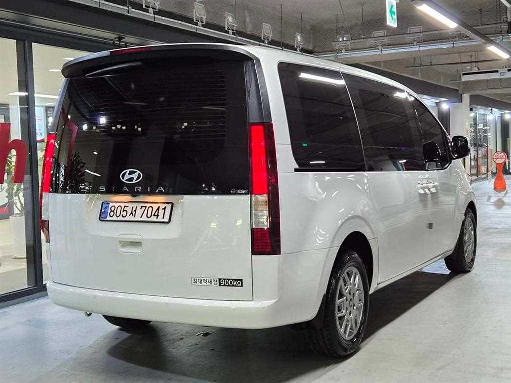 HYUNDAI Staria - Vista 4