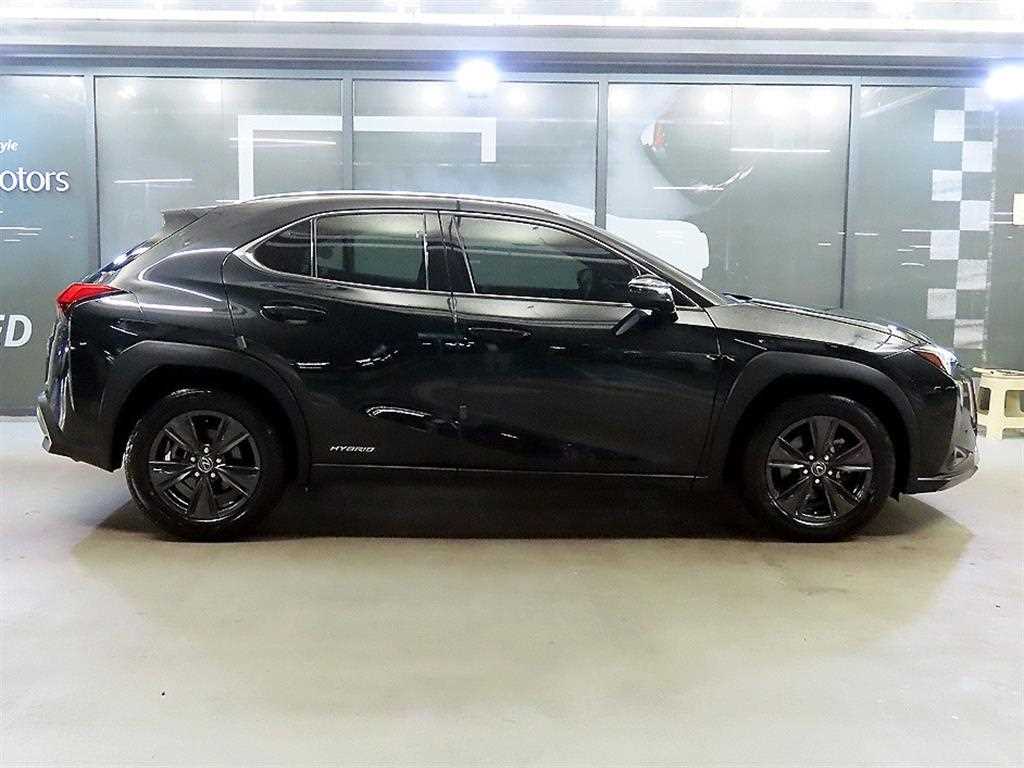 Lexus UX - Vista 3